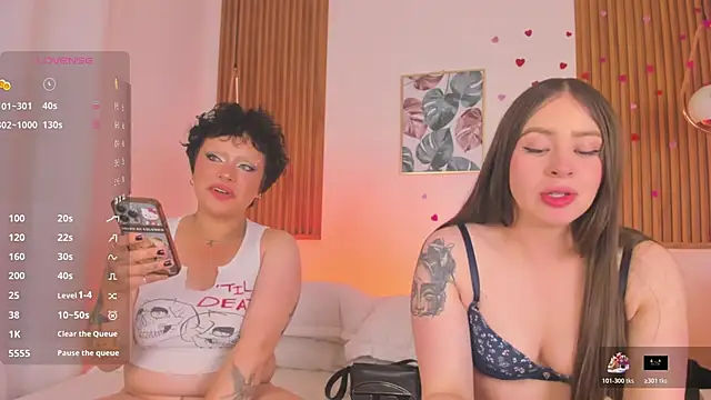 TiffanyWright online show from April 18, 4:05 am