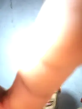 Snapshot of VL25DN26 chatting on December 3, 12:18 am VL25DN26 online show from December 3, 12:18 am