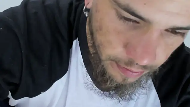 Snapshot of Beard_xox chatting on October 24, 9:11 pm Beard xox online show from October 24, 9:11 pm