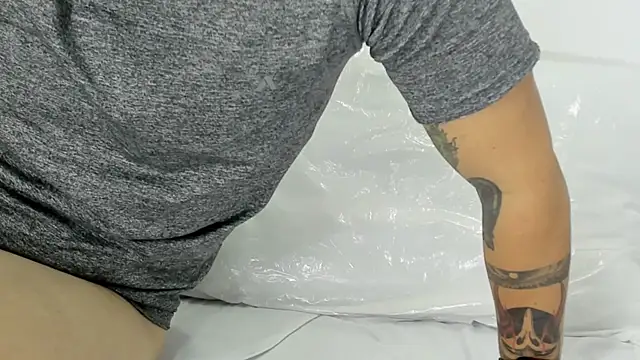 Snapshot of Beard_xox chatting on October 29, 11:17 pm Beard xox online show from October 29, 11:17 pm