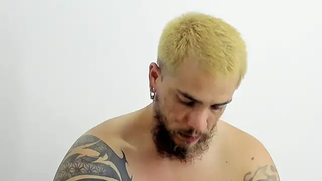 Snapshot of Beard_xox chatting on June 4, 12:27 am Beard xox online show from June 4, 12:27 am