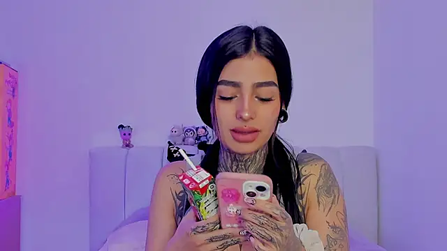 Snapshot of shadowcatt_ chatting on October 22, 7:13 pm shadowcatt online show from October 22, 7:13 pm