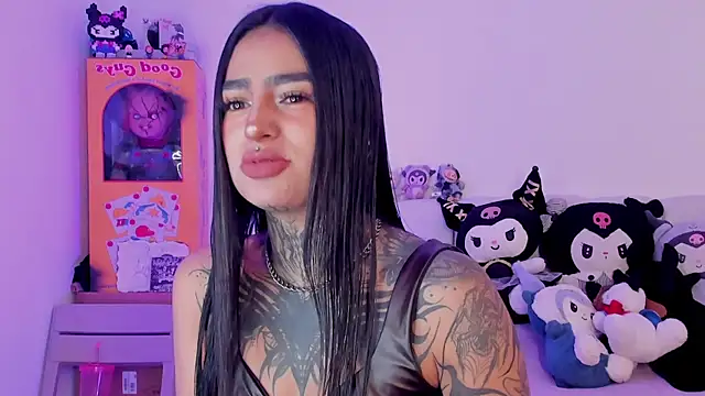 Snapshot of shadowcatt_ chatting on December 3, 9:24 pm shadowcatt online show from December 3, 9:24 pm