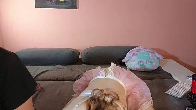 Snapshot of Katusha006 chatting on March 5, 12:49 am Katusha006 online show from March 5, 12:49 am