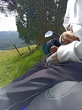 Snapshot of Cuervo_maniaco chatting on November 21, 4:16 pm Cuervo maniaco online show from November 21, 4:16 pm