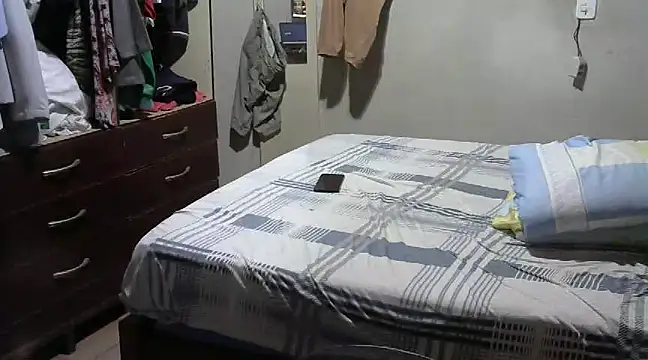 Snapshot of RenziTatte chatting on December 6, 2:46 am RenziTatte online show from December 6, 2:46 am