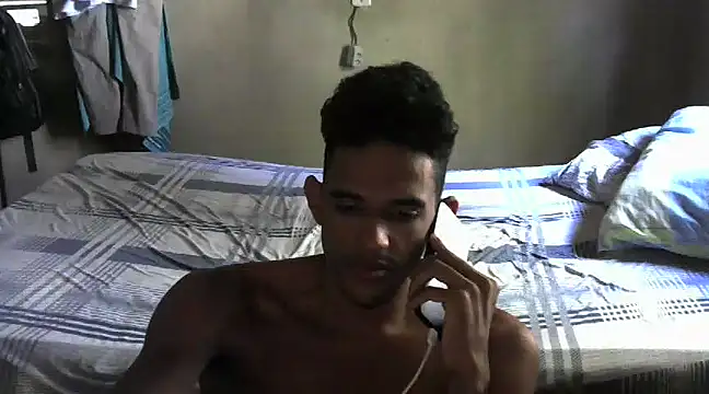 Snapshot of RenziTatte chatting on February 27, 7:58 pm RenziTatte online show from February 27, 7:58 pm