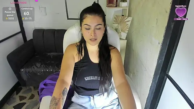 Snapshot of TifanyWhite_ chatting on January 24, 8:32 pm TifanyWhite online show from January 24, 8:32 pm