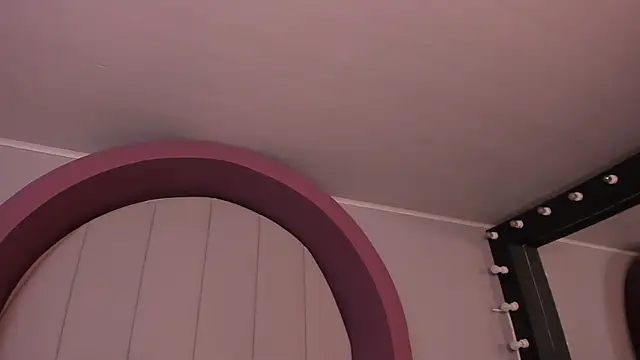 Snapshot of morganlake_ chatting on October 31, 3:40 am morganlake online show from October 31, 3:40 am