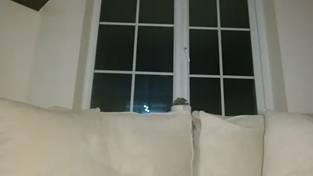 Snapshot of UKSYDNEYFOX chatting on January 10, 6:20 am UKSYDNEYFOX online show from January 10, 6:20 am