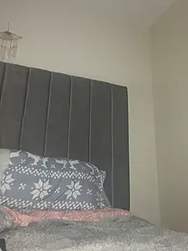 Snapshot of UKSYDNEYFOX chatting on February 20, 12:52 am UKSYDNEYFOX online show from February 20, 12:52 am