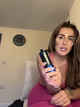 Snapshot of UKSYDNEYFOX chatting on March 6, 5:43 pm UKSYDNEYFOX online show from March 6, 5:43 pm