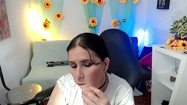 victoria jones online show from March 7, 2:56 pm