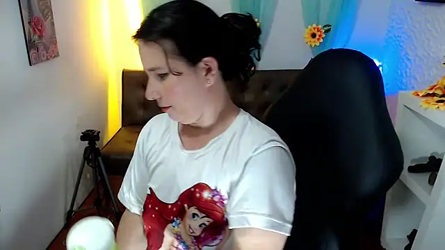 victoria jones online show from March 11, 5:35 pm