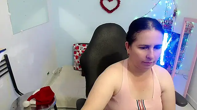 victoria jones online show from December 17, 2:45 pm