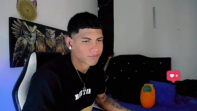 Snapshot of Damian_latinxxx chatting on January 17, 6:04 am Damian latinxxx online show from January 17, 6:04 am