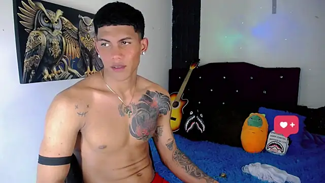 Snapshot of Damian_latinxxx chatting on January 17, 9:17 am Damian latinxxx online show from January 17, 9:17 am