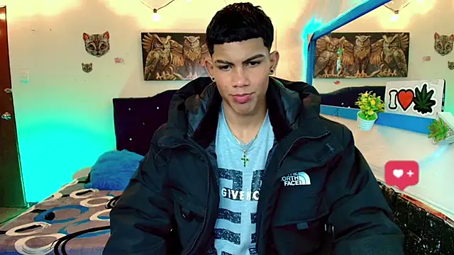 Snapshot of Damian_latinxxx chatting on February 7, 2:19 am Damian latinxxx online show from February 7, 2:19 am