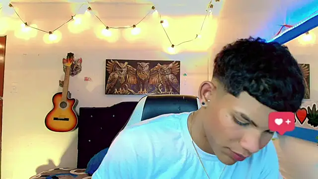 Snapshot of Damian_latinxxx chatting on February 7, 9:05 am Damian latinxxx online show from February 7, 9:05 am