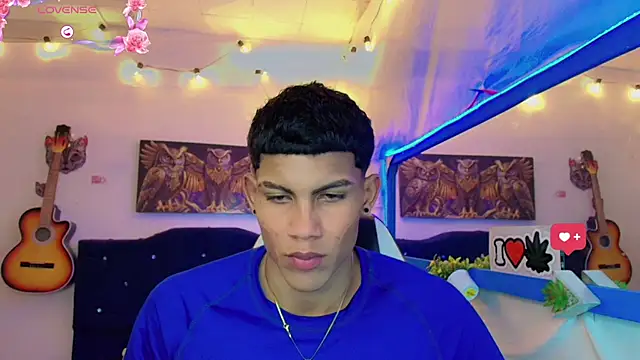 Snapshot of Damian_latinxxx chatting on February 7, 5:40 pm Damian latinxxx online show from February 7, 5:40 pm