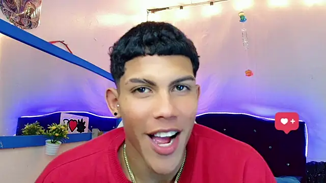 Snapshot of Damian_latinxxx chatting on February 9, 11:36 am Damian latinxxx online show from February 9, 11:36 am