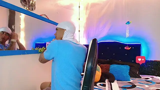 Snapshot of Damian_latinxxx chatting on February 11, 2:57 am Damian latinxxx online show from February 11, 2:57 am