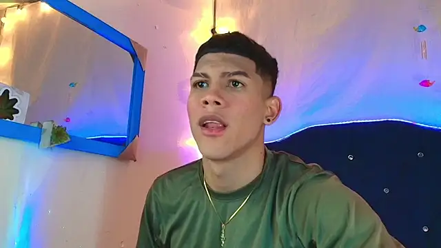 Snapshot of Damian_latinxxx chatting on February 13, 3:29 am Damian latinxxx online show from February 13, 3:29 am