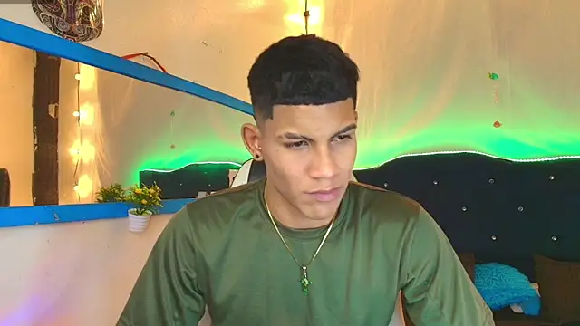 Snapshot of Damian_latinxxx chatting on February 13, 6:30 am Damian latinxxx online show from February 13, 6:30 am