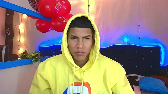 Snapshot of Damian_latinxxx chatting on February 14, 6:12 am Damian latinxxx online show from February 14, 6:12 am