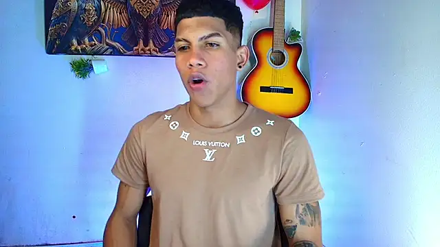 Snapshot of Damian_latinxxx chatting on February 15, 9:16 am Damian latinxxx online show from February 15, 9:16 am