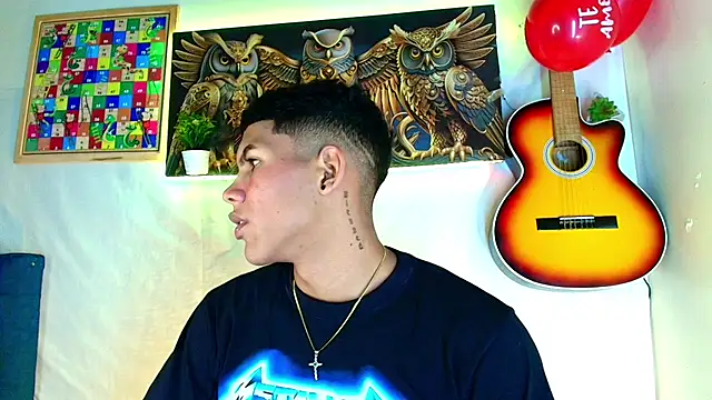 Snapshot of Damian_latinxxx chatting on February 15, 7:06 pm Damian latinxxx online show from February 15, 7:06 pm