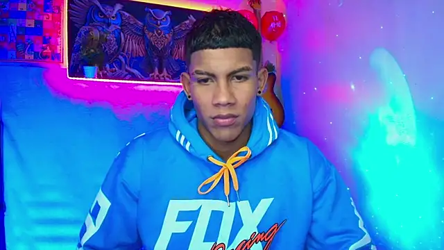 Snapshot of Damian_latinxxx chatting on February 16, 10:10 pm Damian latinxxx online show from February 16, 10:10 pm