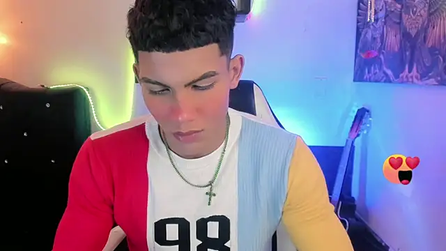 Snapshot of Damian_latinxxx chatting on February 18, 2:38 am Damian latinxxx online show from February 18, 2:38 am