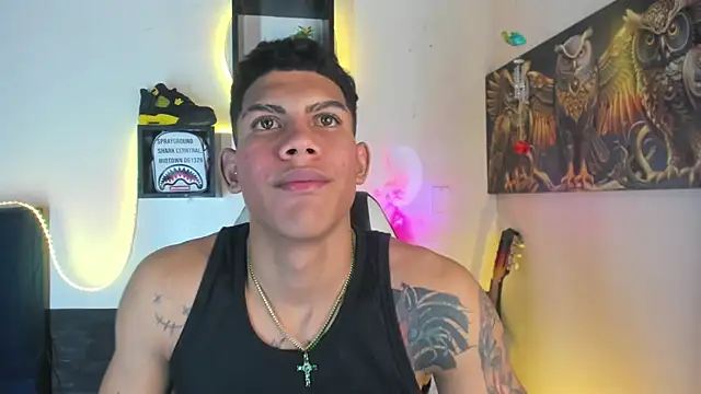 Snapshot of Damian_latinxxx chatting on February 18, 5:53 am Damian latinxxx online show from February 18, 5:53 am