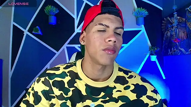 Snapshot of Damian_latinxxx chatting on February 20, 2:18 am Damian latinxxx online show from February 20, 2:18 am