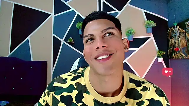 Snapshot of Damian_latinxxx chatting on February 20, 5:23 am Damian latinxxx online show from February 20, 5:23 am