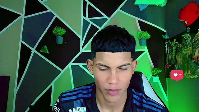 Snapshot of Damian_latinxxx chatting on February 21, 4:51 am Damian latinxxx online show from February 21, 4:51 am