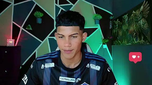 Snapshot of Damian_latinxxx chatting on February 21, 7:56 am Damian latinxxx online show from February 21, 7:56 am