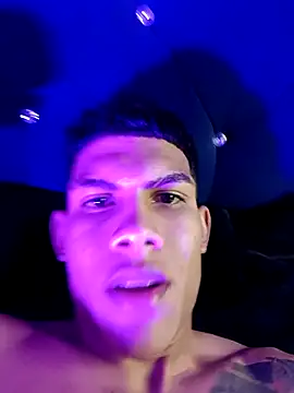 Snapshot of Damian_latinxxx chatting on February 21, 11:01 am Damian latinxxx online show from February 21, 11:01 am