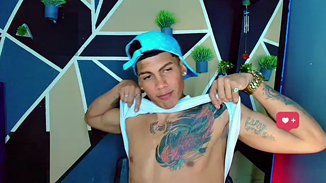 Snapshot of Damian_latinxxx chatting on February 22, 9:34 am Damian latinxxx online show from February 22, 9:34 am