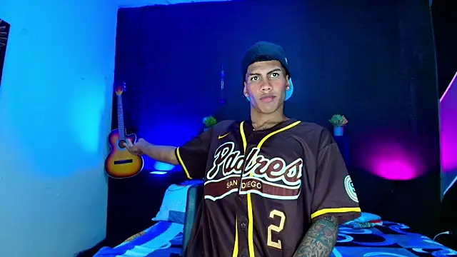 Snapshot of Damian_latinxxx chatting on February 25, 6:14 am Damian latinxxx online show from February 25, 6:14 am