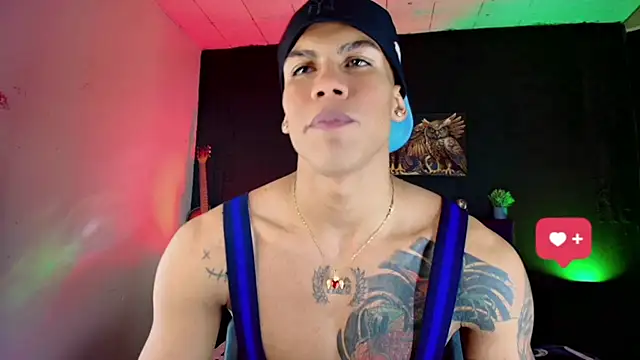 Snapshot of Damian_latinxxx chatting on February 26, 6:04 am Damian latinxxx online show from February 26, 6:04 am