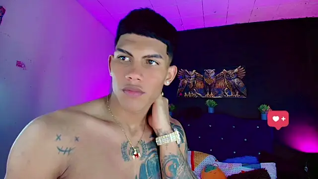Snapshot of Damian_latinxxx chatting on February 28, 3:04 am Damian latinxxx online show from February 28, 3:04 am