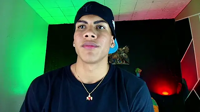 Snapshot of Damian_latinxxx chatting on March 2, 5:44 am Damian latinxxx online show from March 2, 5:44 am