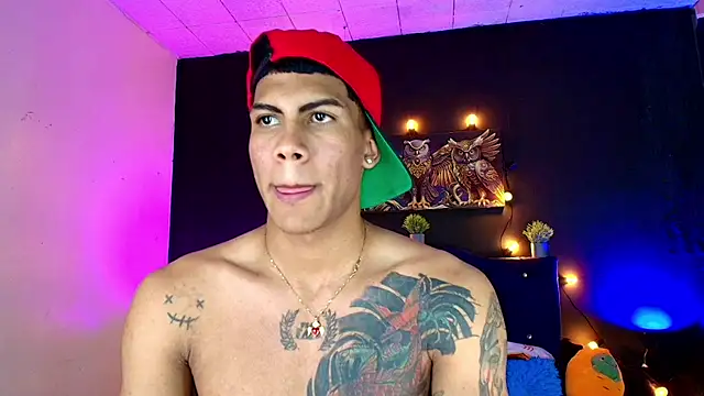 Snapshot of Damian_latinxxx chatting on March 4, 3:00 am Damian latinxxx online show from March 4, 3:00 am