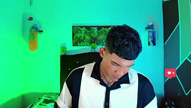 Snapshot of Damian_latinxxx chatting on March 9, 12:20 pm Damian latinxxx online show from March 9, 12:20 pm