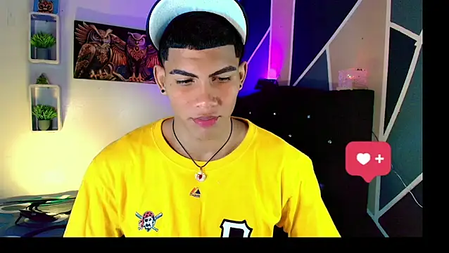 Snapshot of Damian_latinxxx chatting on March 18, 1:32 am Damian latinxxx online show from March 18, 1:32 am