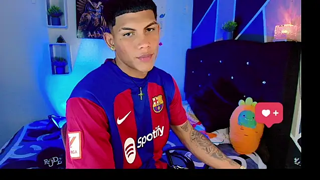 Snapshot of Damian_latinxxx chatting on March 22, 9:24 am Damian latinxxx online show from March 22, 9:24 am