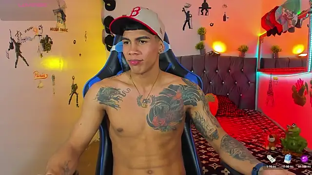 Snapshot of Damian_latinxxx chatting on September 24, 3:32 am Damian latinxxx online show from September 24, 3:32 am