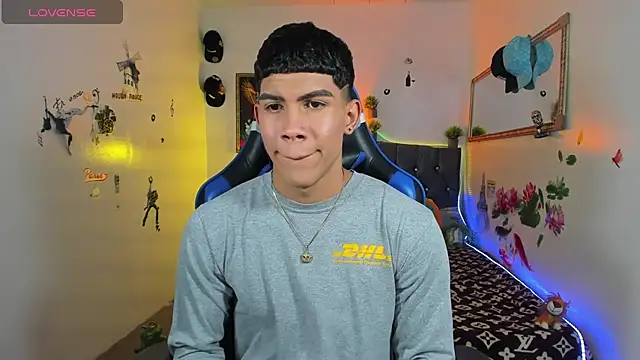 Snapshot of Damian_latinxxx chatting on October 1, 5:35 am Damian latinxxx online show from October 1, 5:35 am